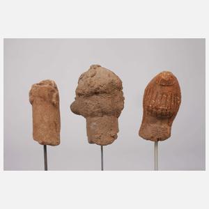 Vier Terrakotta-Fragmente