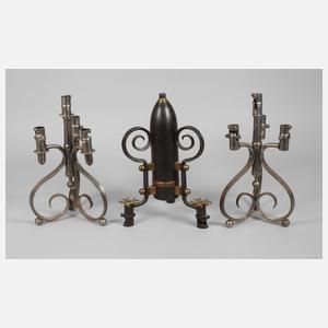 Zwei Kerzenleuchter aus Bajonetten