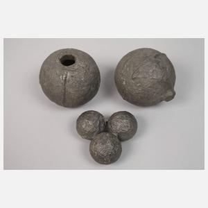 Konvolut Kanonenkugeln und Granaten