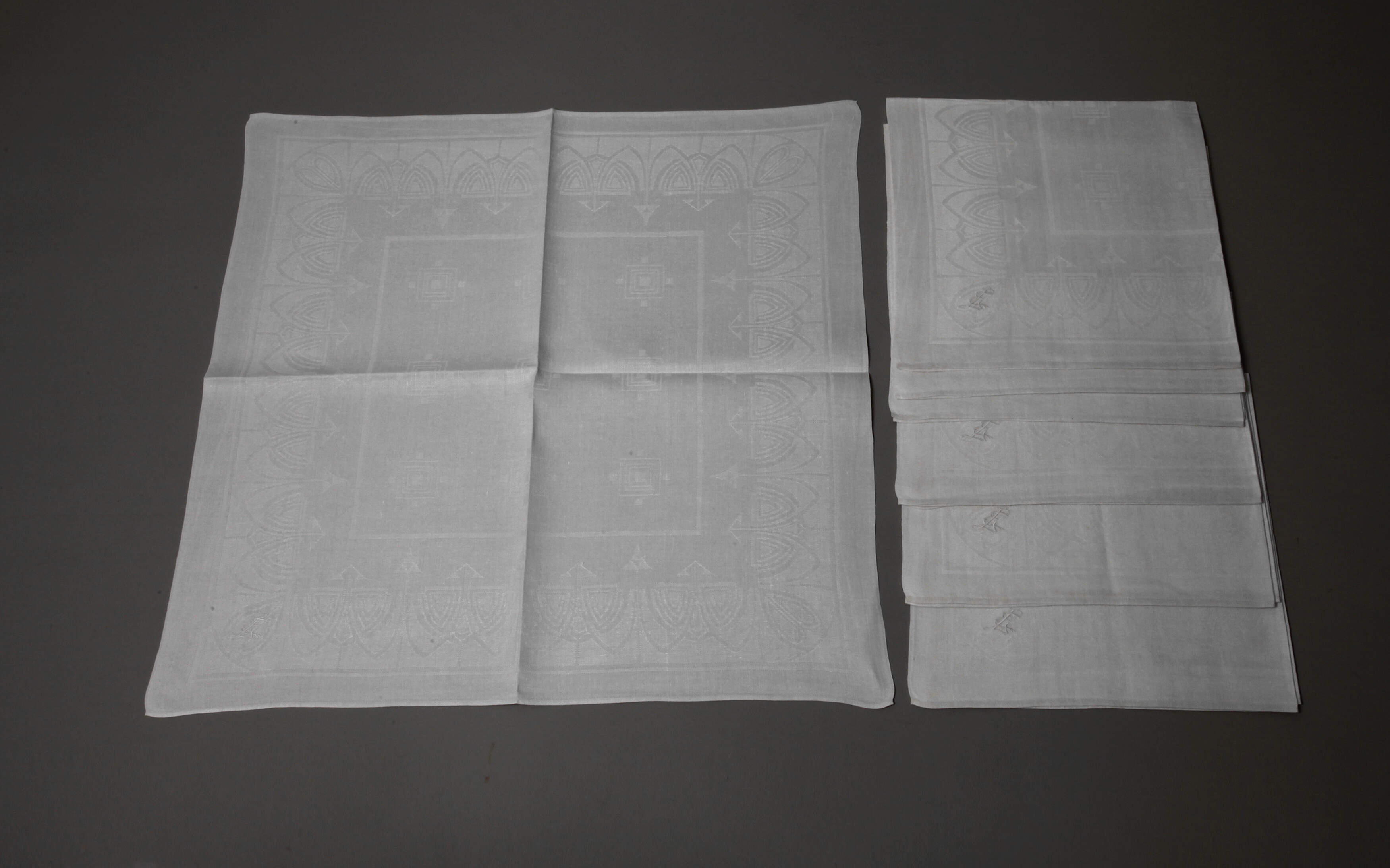 Sieben Servietten Jugendstil