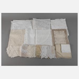 Großes Konvolut Spitzen- und Handarbeitsdecken