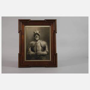 Älterer Herr in Rüstung