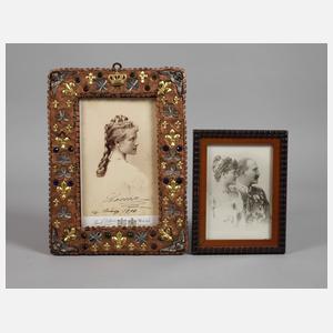 Zwei gerahmte Fotografien