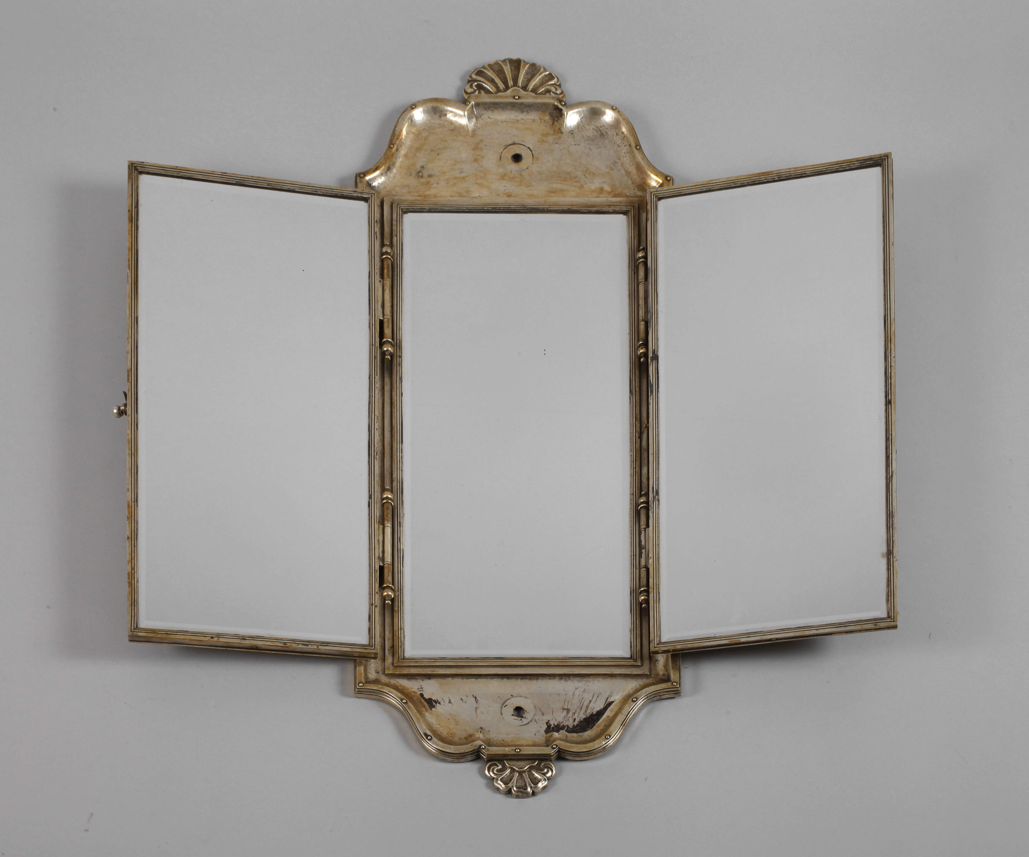 Großer dreiteiliger Wandspiegel aus Adelsbesitz