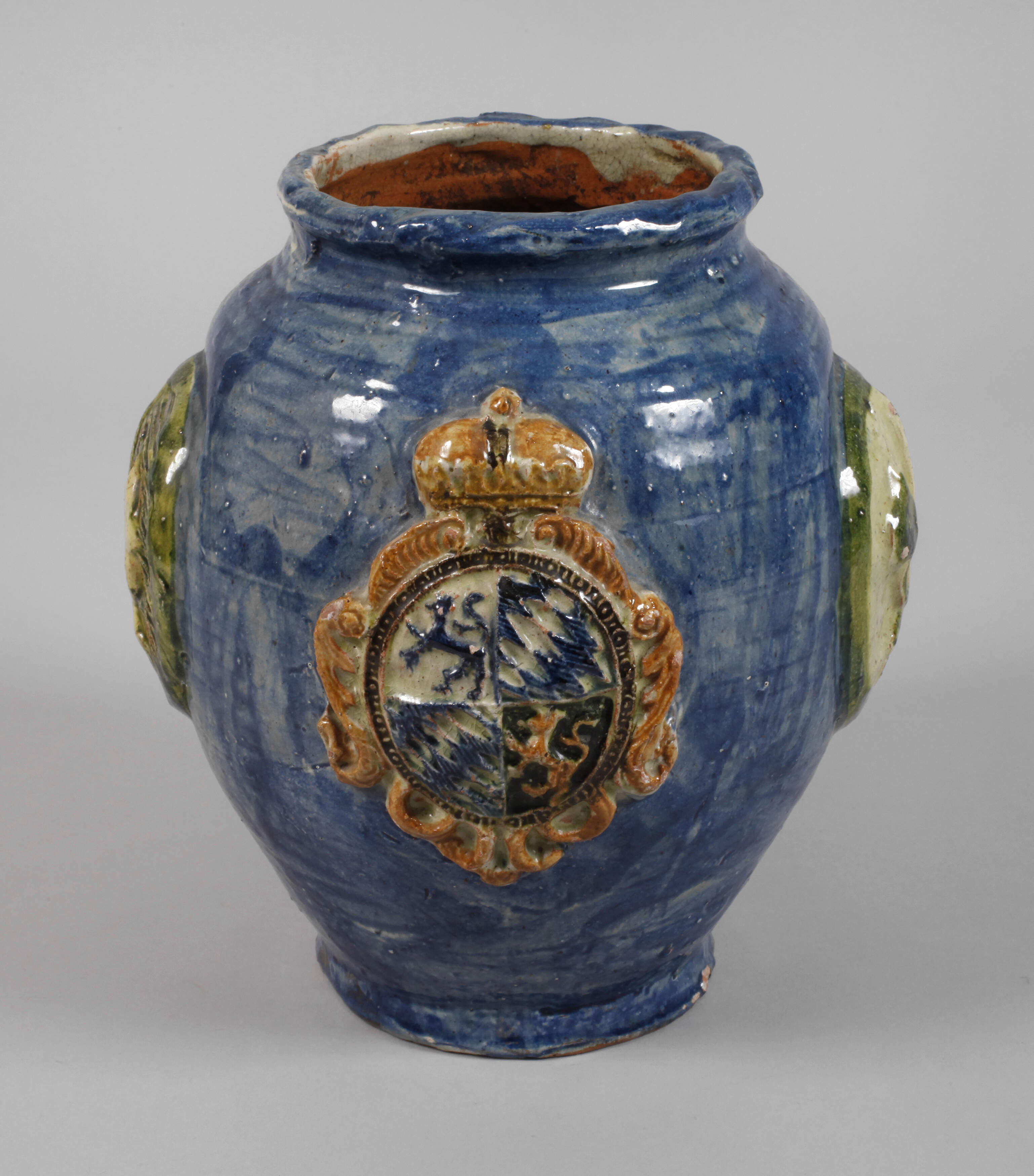 Keramikvase aus bayerischem Adelsbesitz