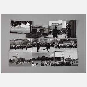 Zehn Fotos Berlin und Wachaufzug Unter den Linden