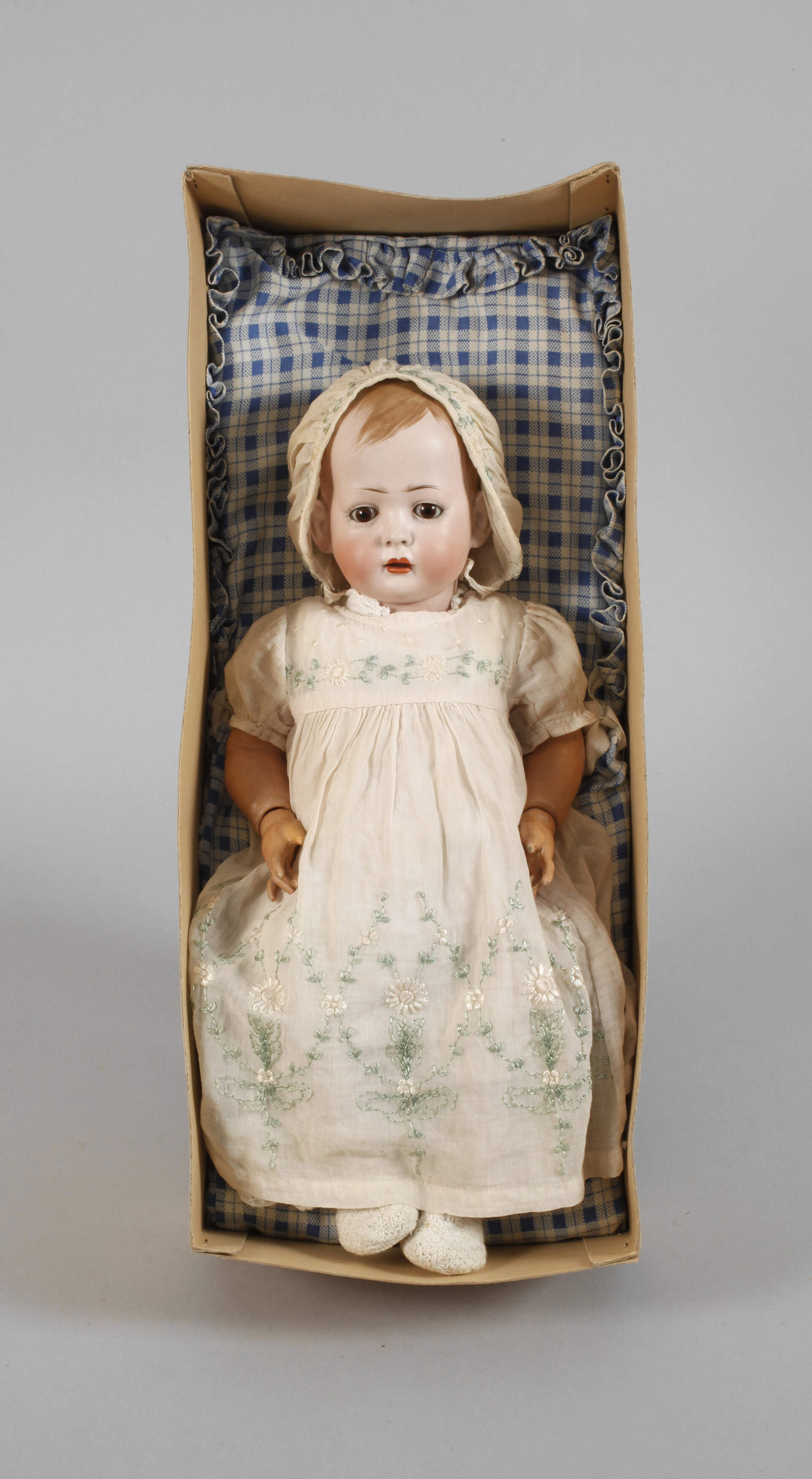 Hertel, Schwab & Co. Porzellankopfpuppe mit Karton