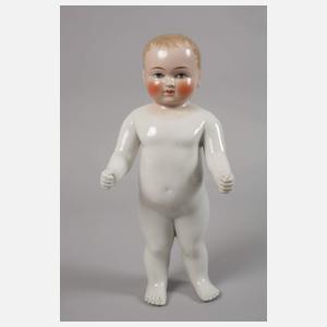 Große blonde Badepuppe