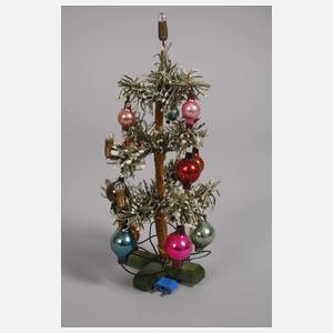 Zwei Christbäumchen mit Glasbehang