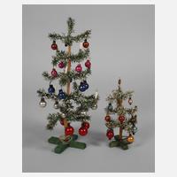 Zwei Christbäumchen mit Glasbehang111