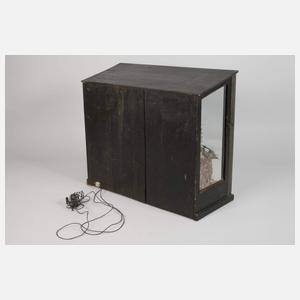 Orientalische Kastenkrippe mit Tragantfiguren