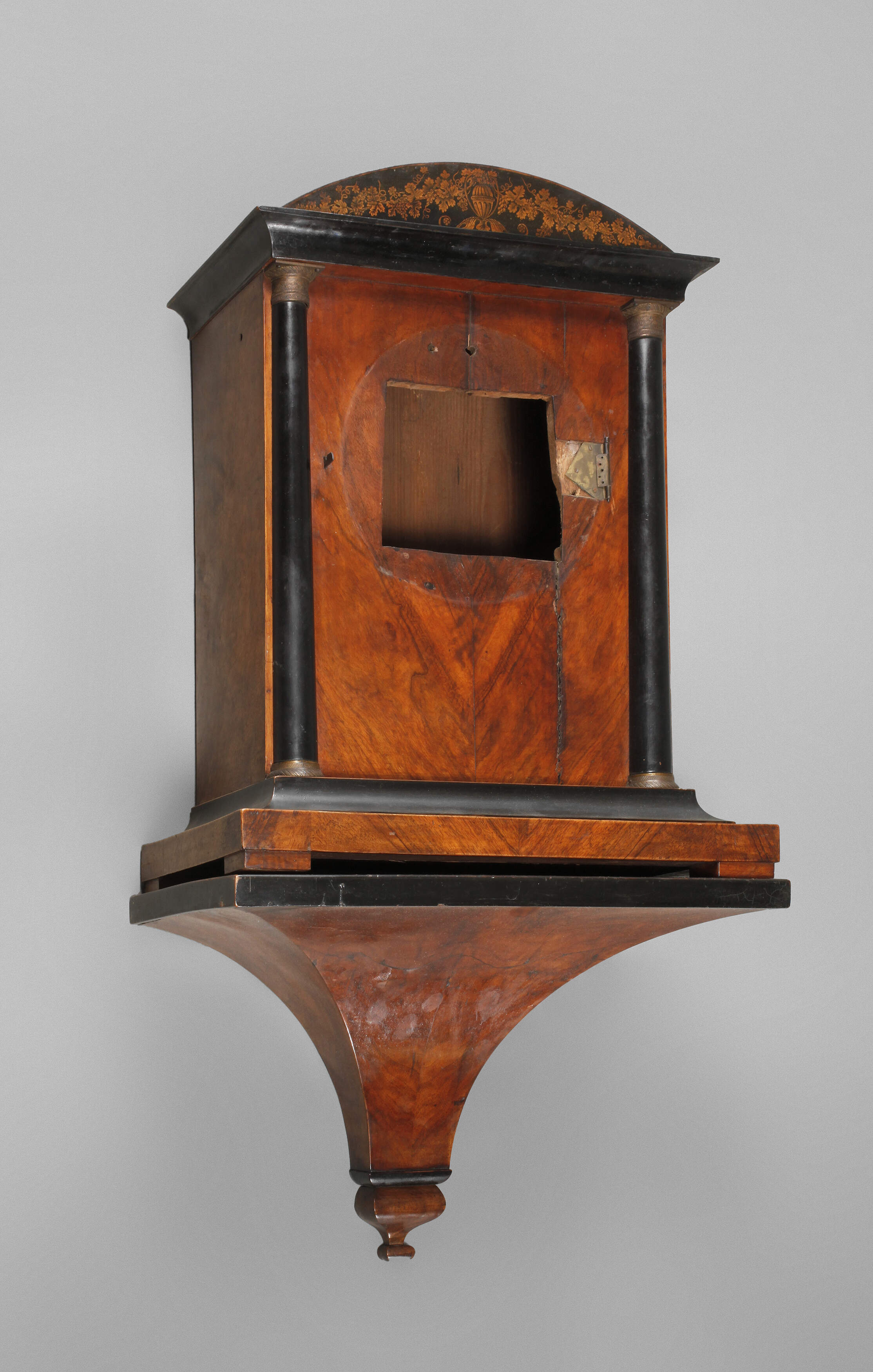 Uhrengehäuse mit Wandkonsole