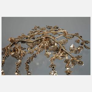 Große Blütenbrosche