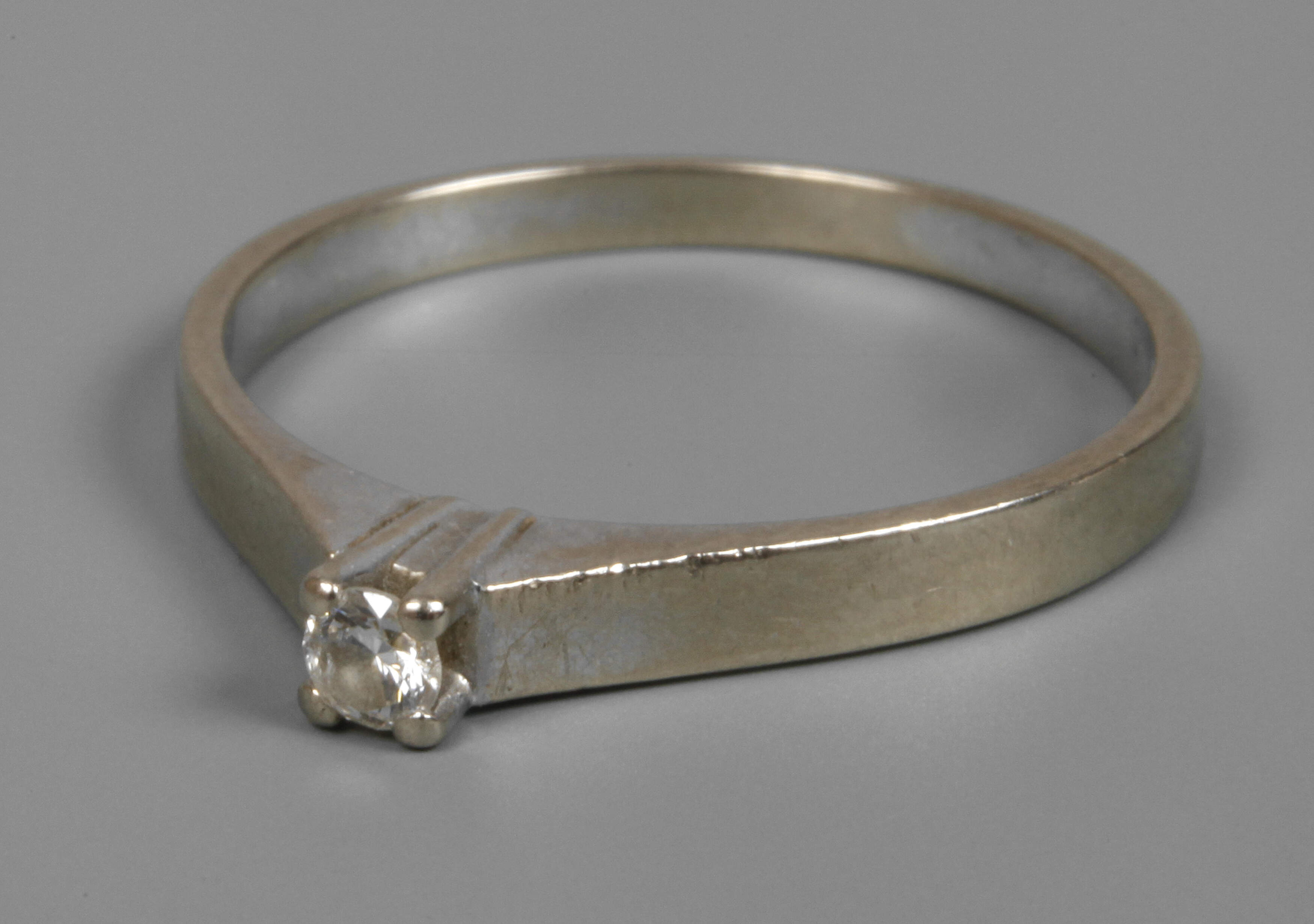 Damenring mit Brillant