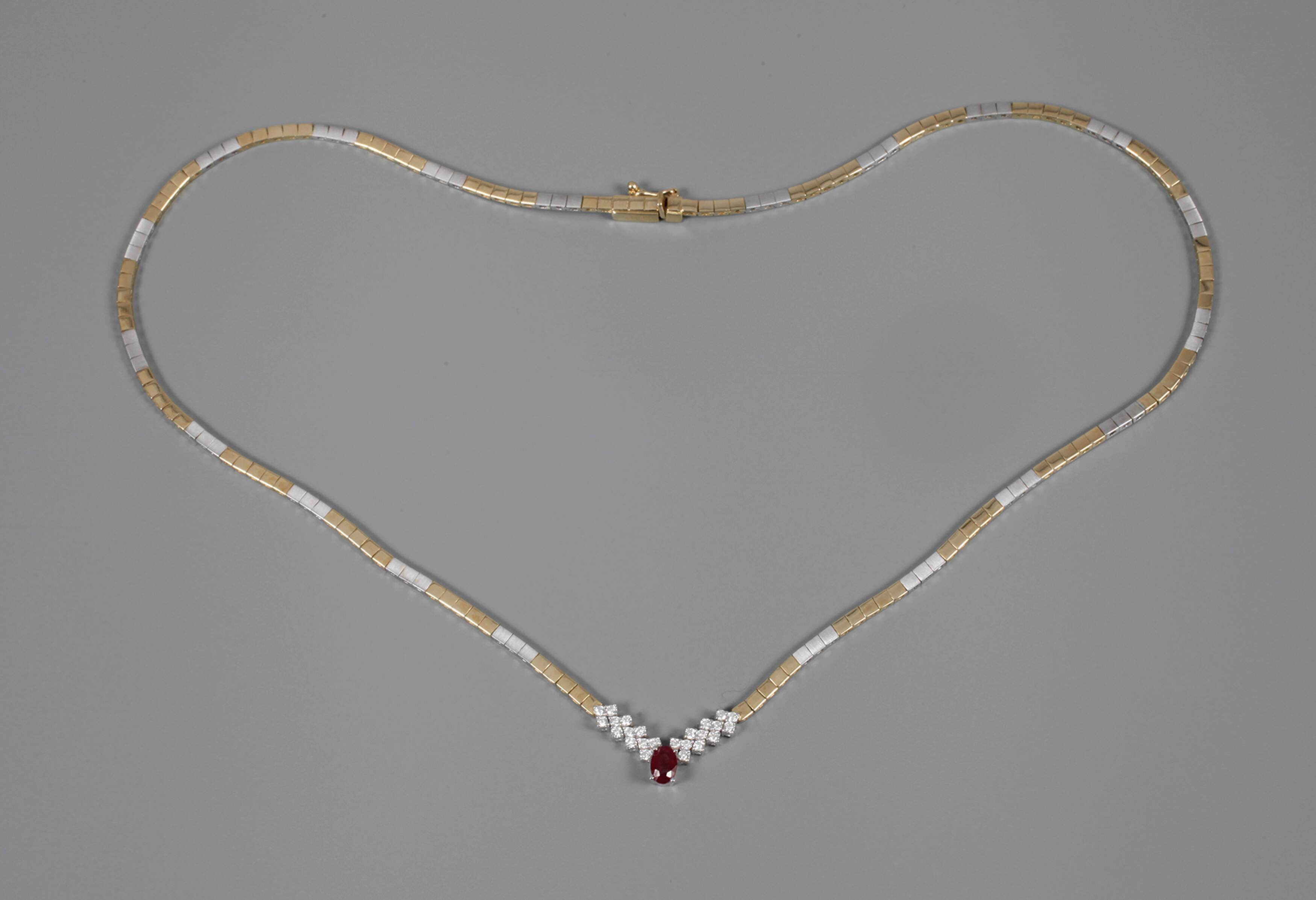 Collier mit Rubin und Brillanten