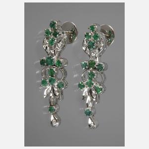 Paar Ohrhänger mit Diamanten und Smaragden