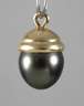 Anhänger mit grauer Perle