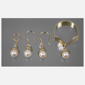 Moderne Schmuckgarnitur mit Perlen