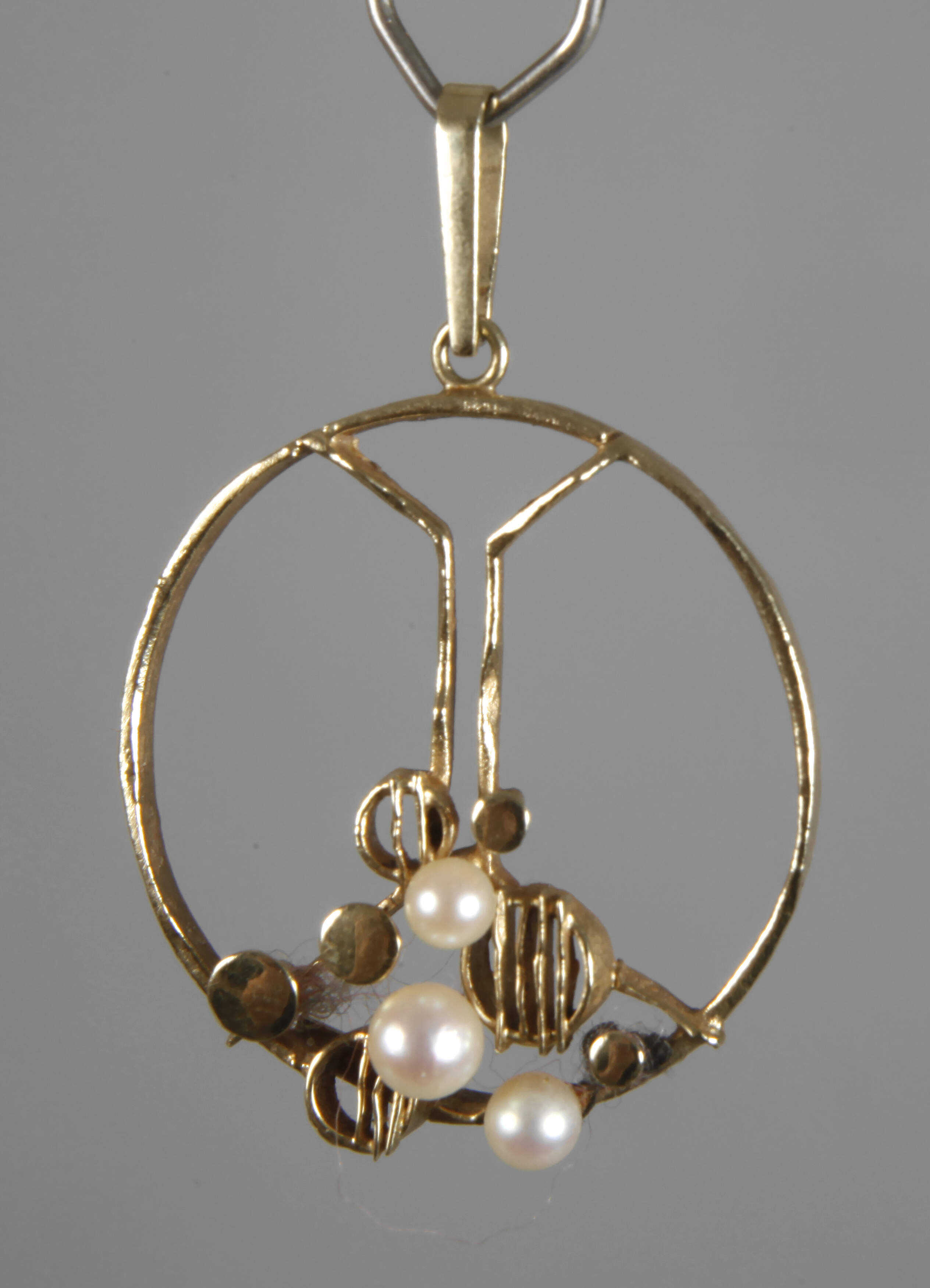 Anhänger mit Perlen