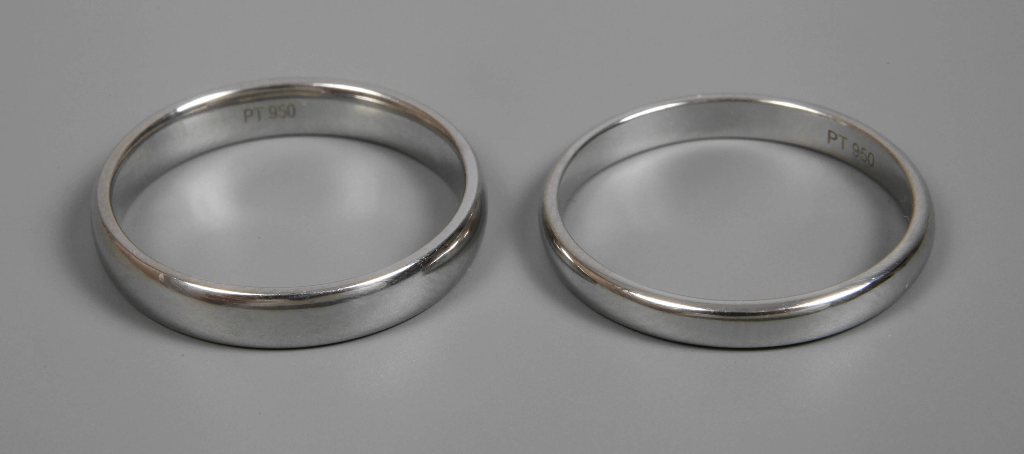 Paar Eheringe aus Platin