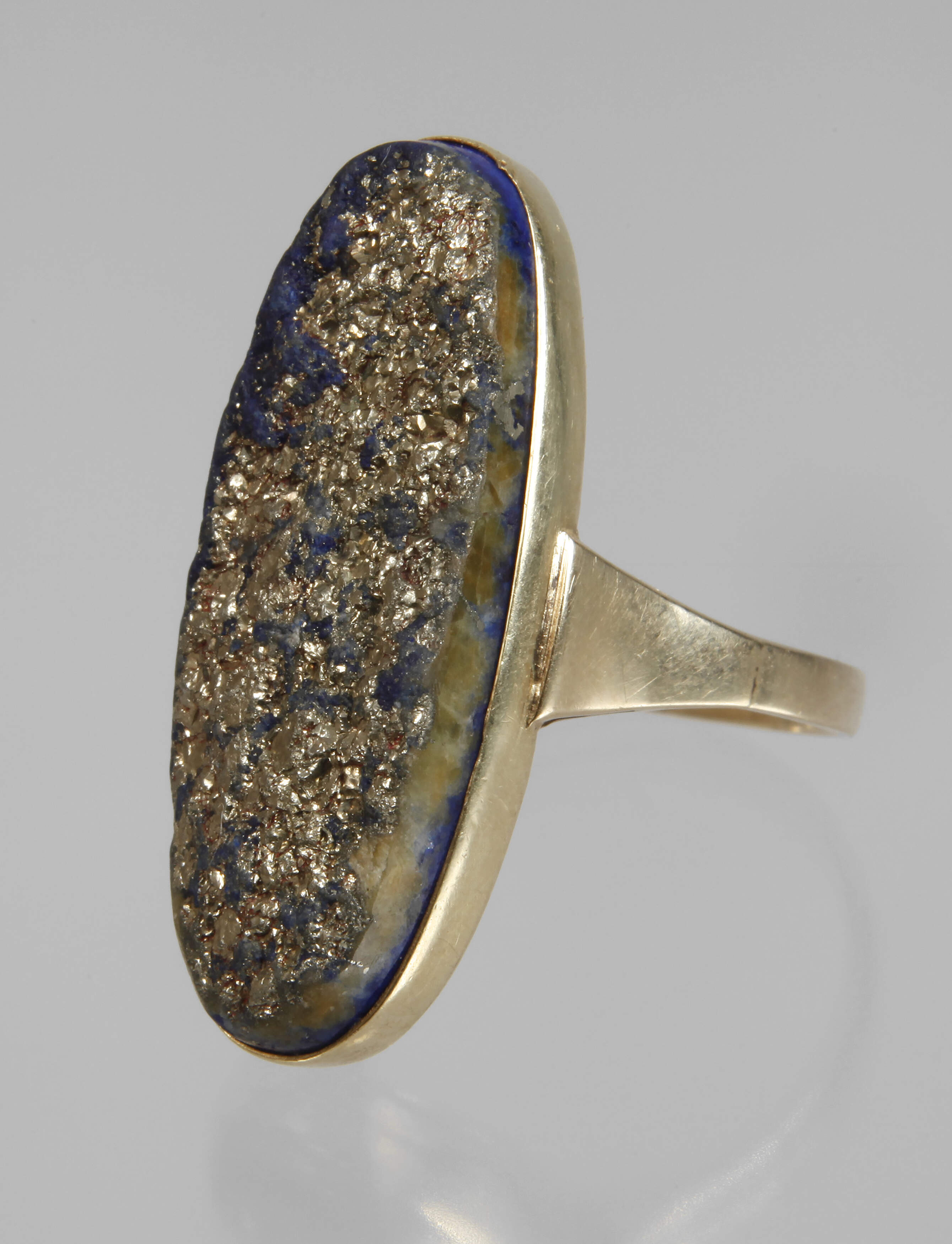 Ring mit Lapislazuli