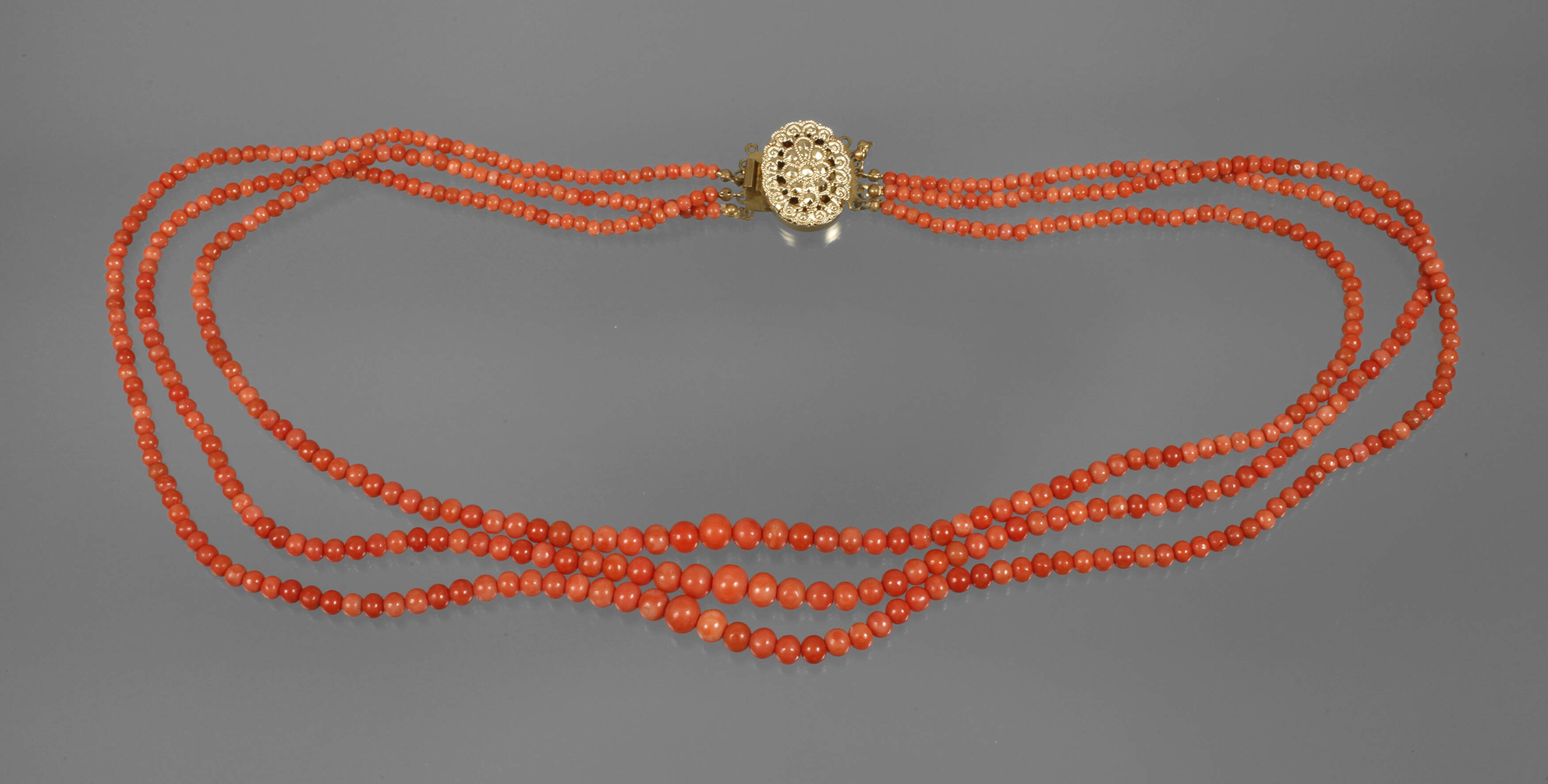Dreireihiges Korallencollier