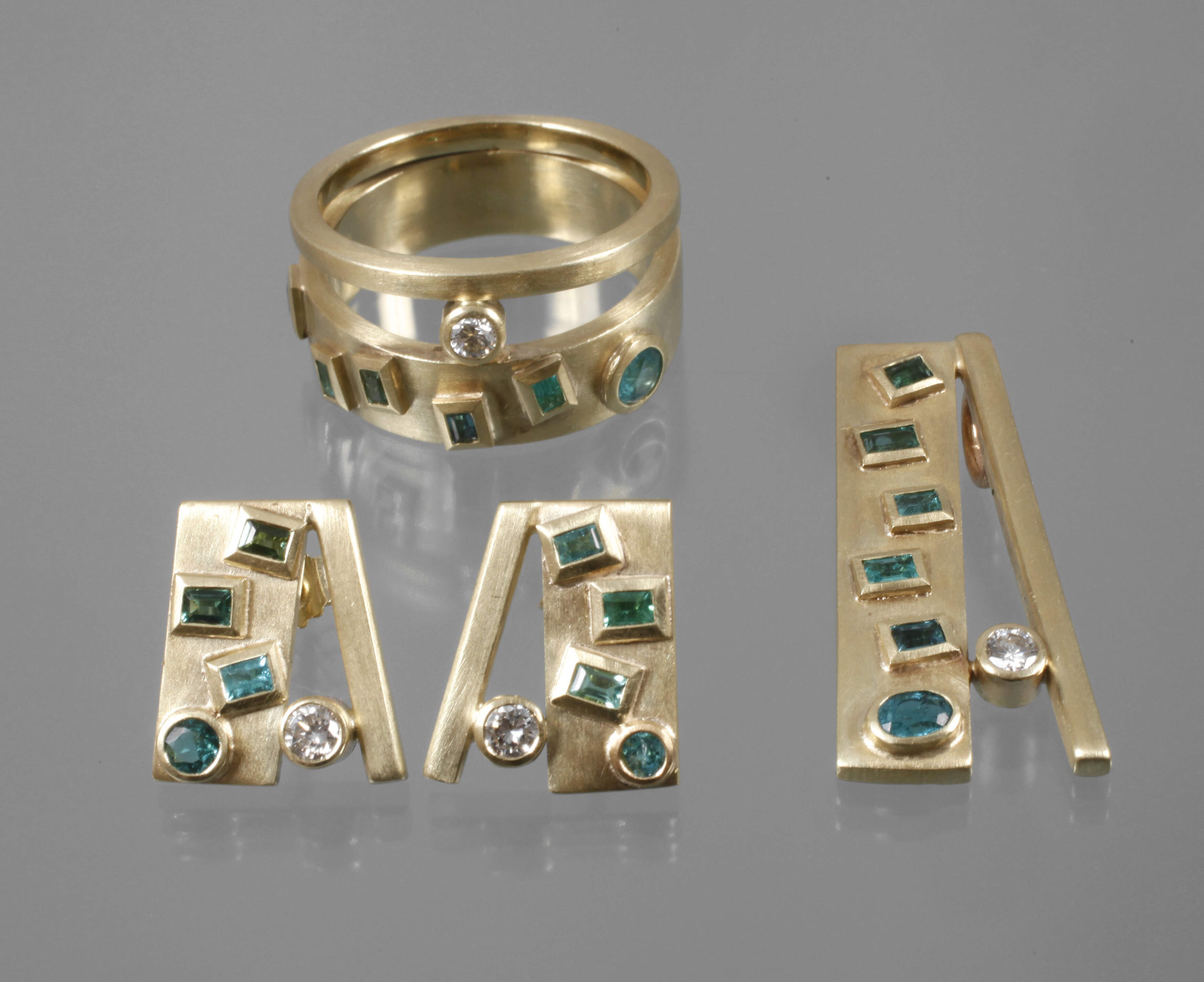 Schmuckset mit Steinbesatz