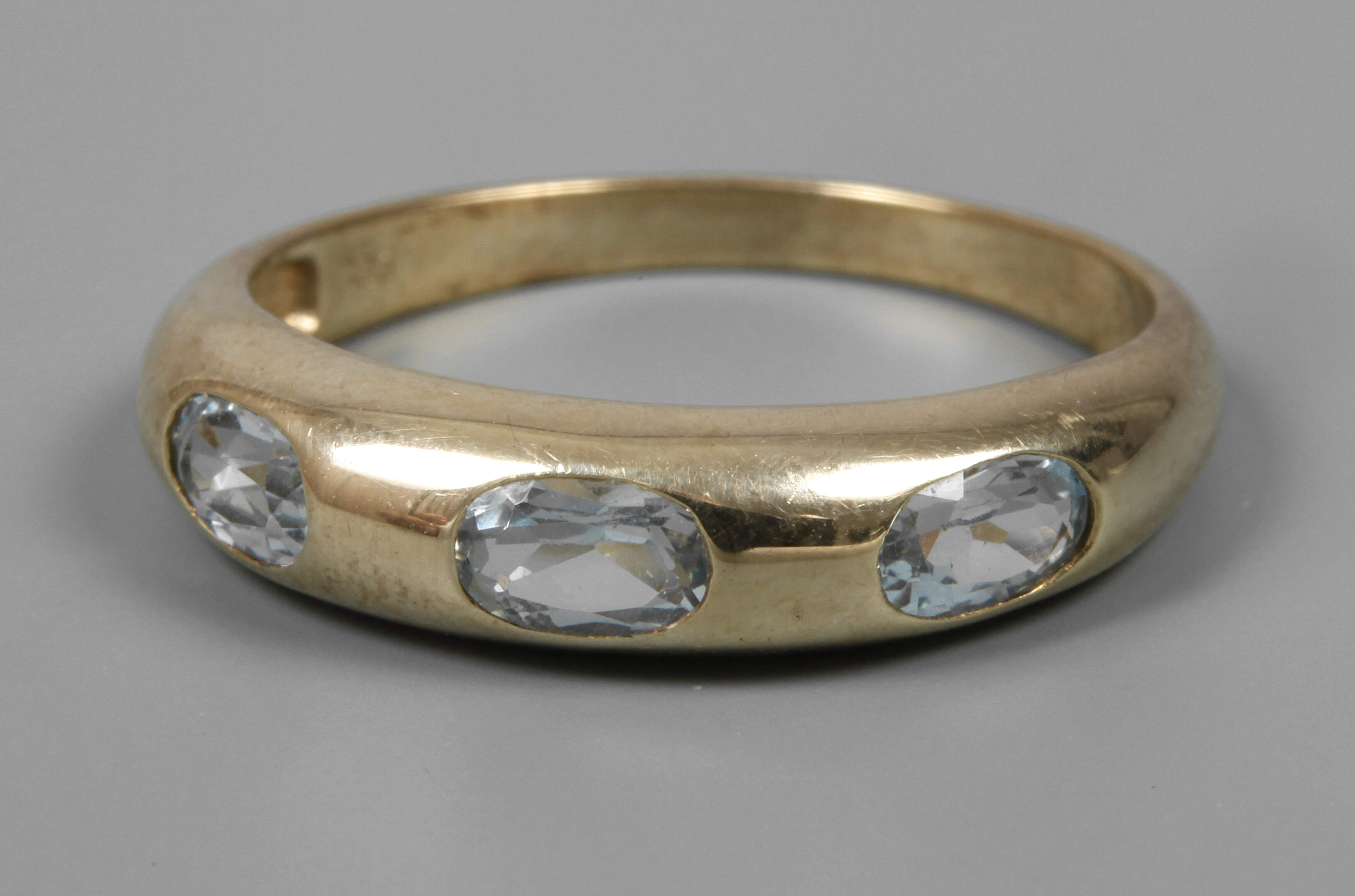 Damenring mit Aquamarinen