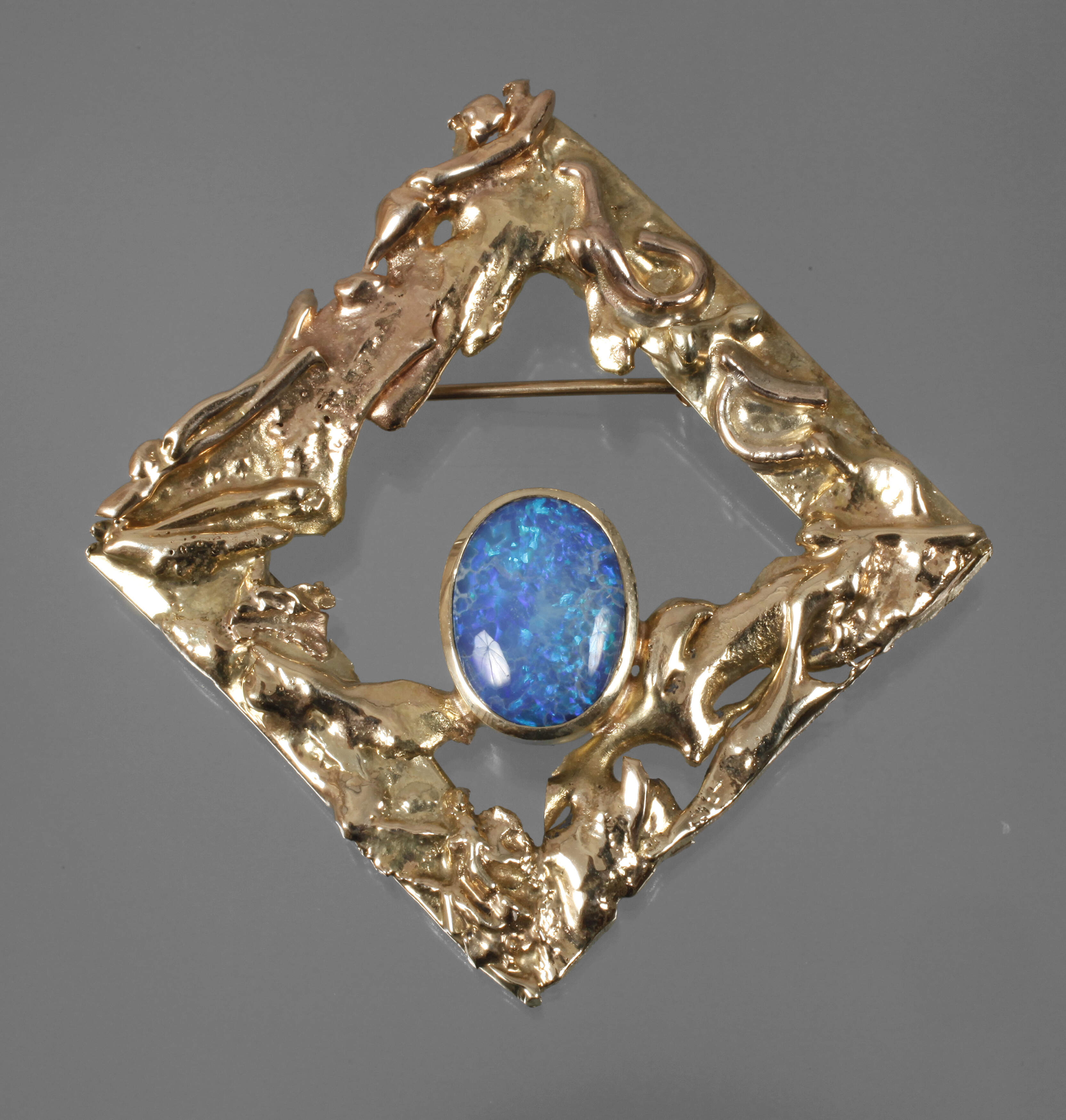 Brosche mit Edelopal