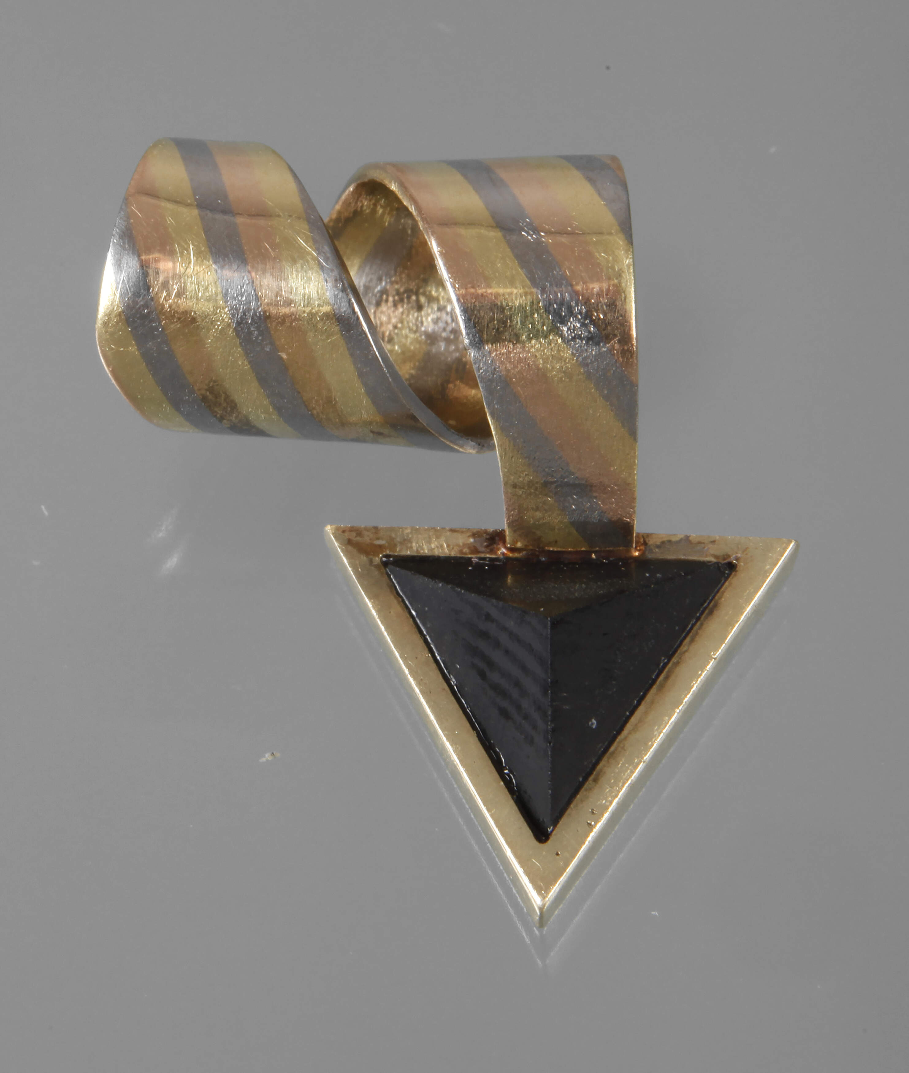 Anhänger mit Onyxbesatz