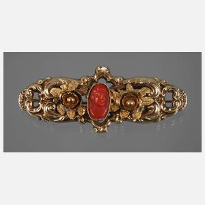 Historismusbrosche mit Koralle