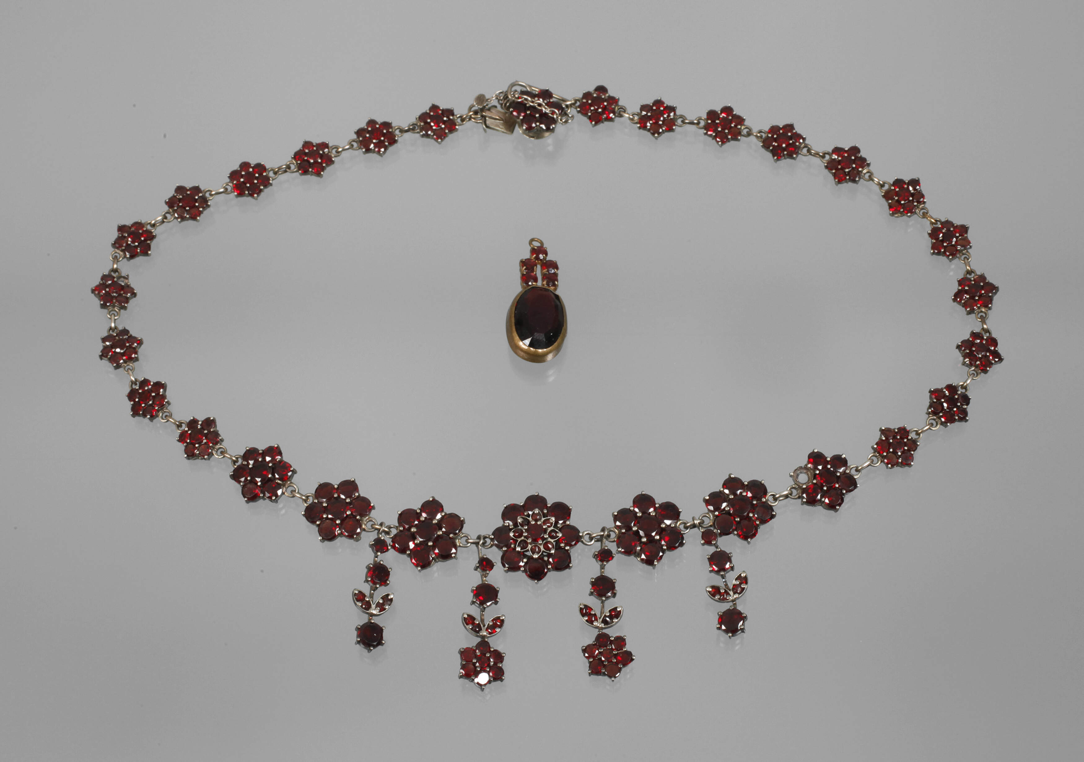 Konvolut Granatschmuck