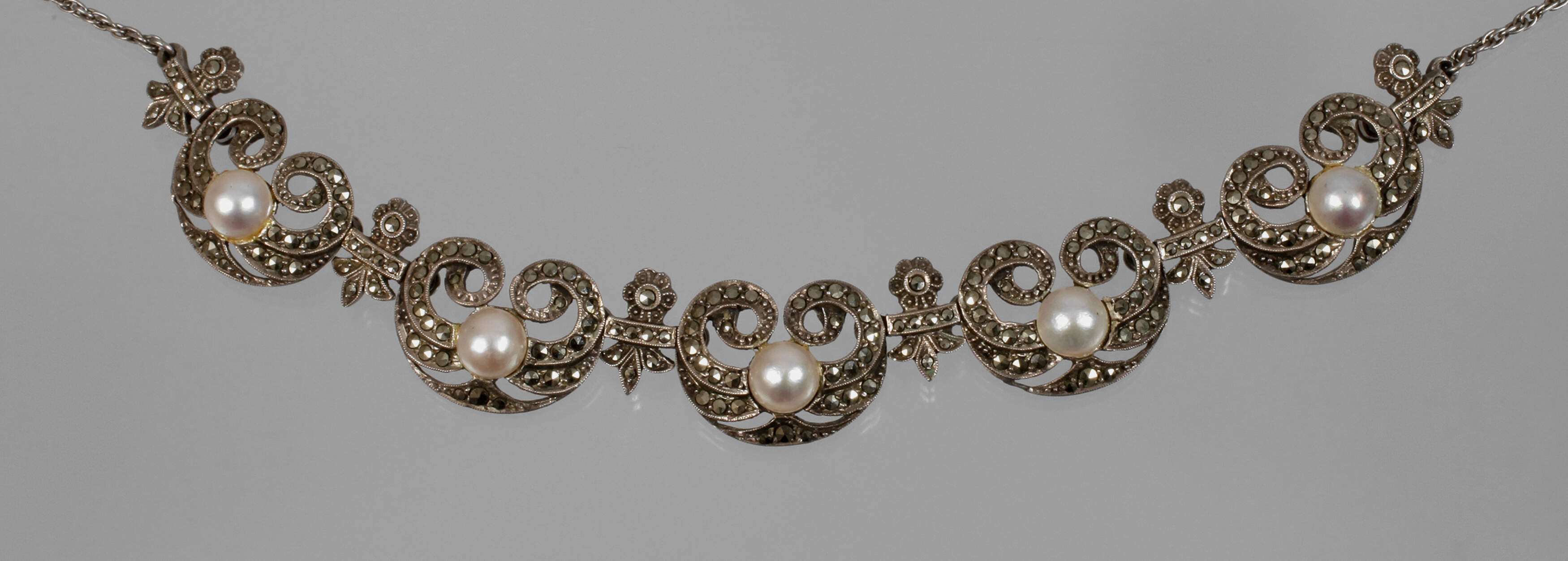 Collier mit Markasiten und Perlen