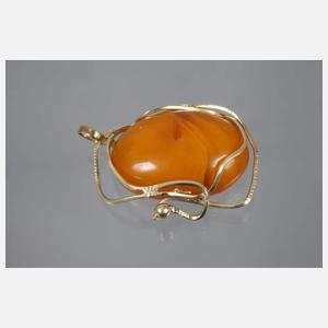 Anhänger mit Bernstein