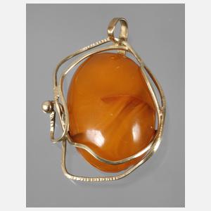 Anhänger mit Bernstein