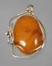 Anhänger mit Bernstein