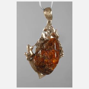 Anhänger mit Bernstein