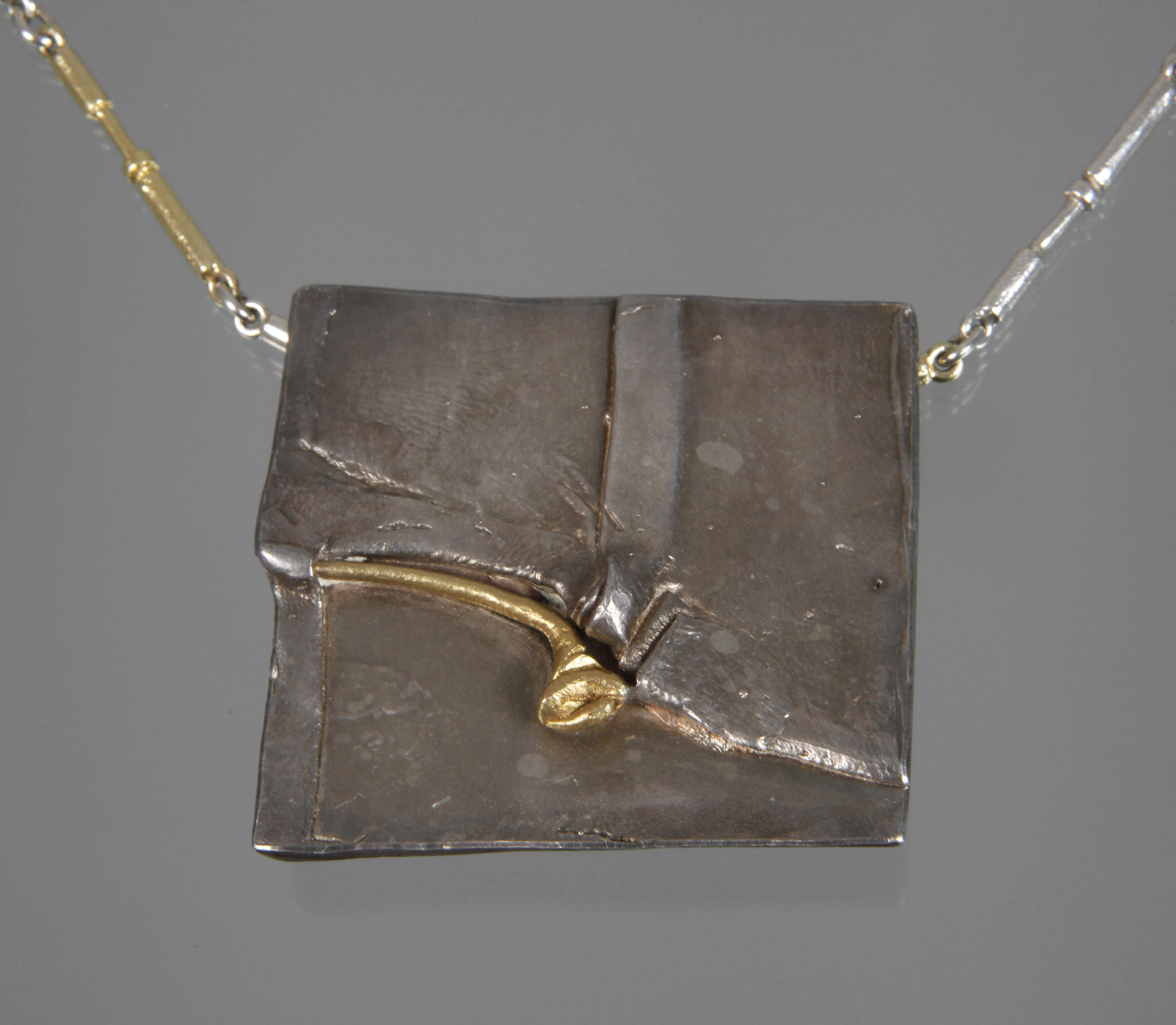 Reister & Becker, Kette mit Anhänger