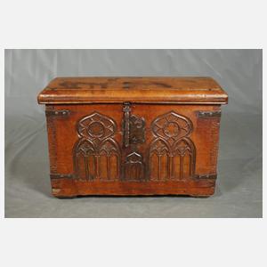 Kleine gotische Truhe