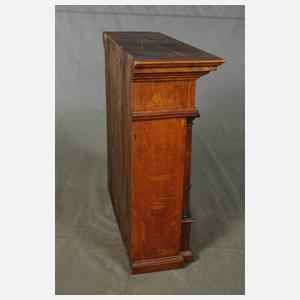 Wandschrank im Renaissancestil