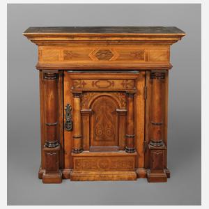 Wandschrank im Renaissancestil