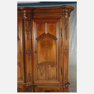 Großer Hallenschrank