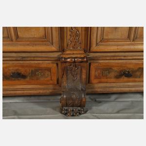 Großer Hallenschrank