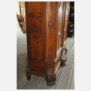 Großer Hallenschrank