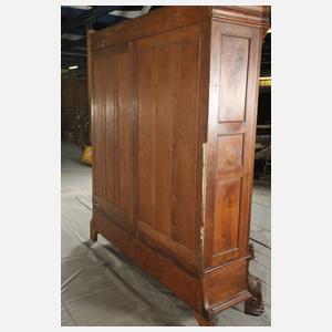 Großer Hallenschrank