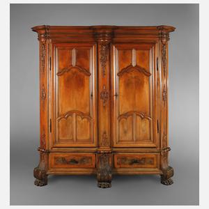 Großer Hallenschrank