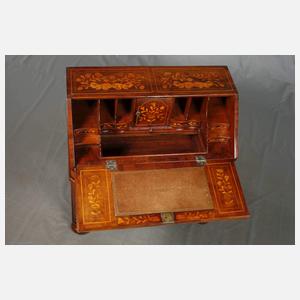 Intarsierter Schrägklappensekretär