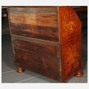 Intarsierter Schrägklappensekretär