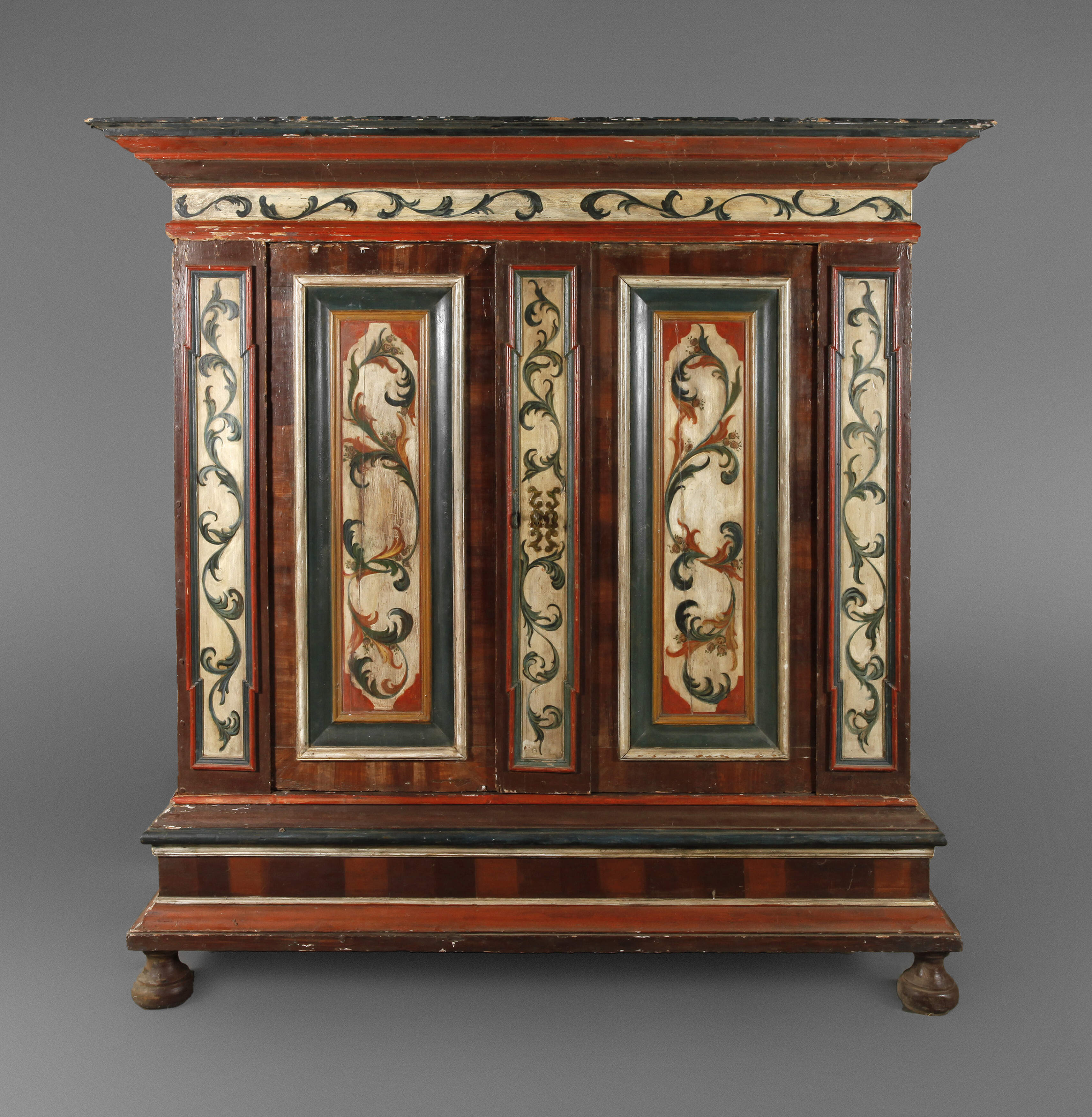 Großer Bauernschrank