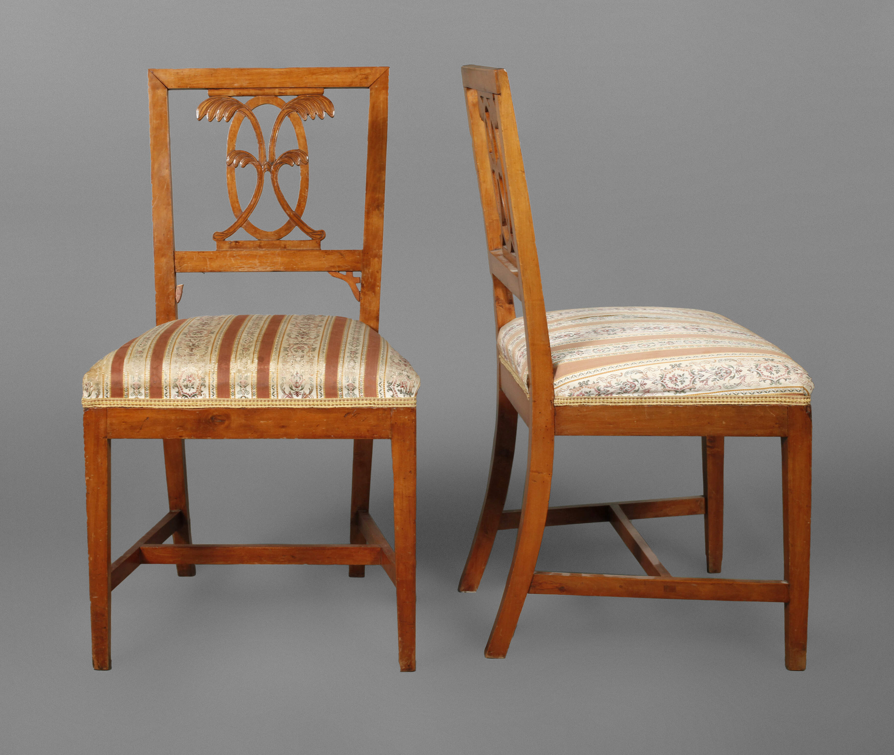 Paar klassizistische Stühle